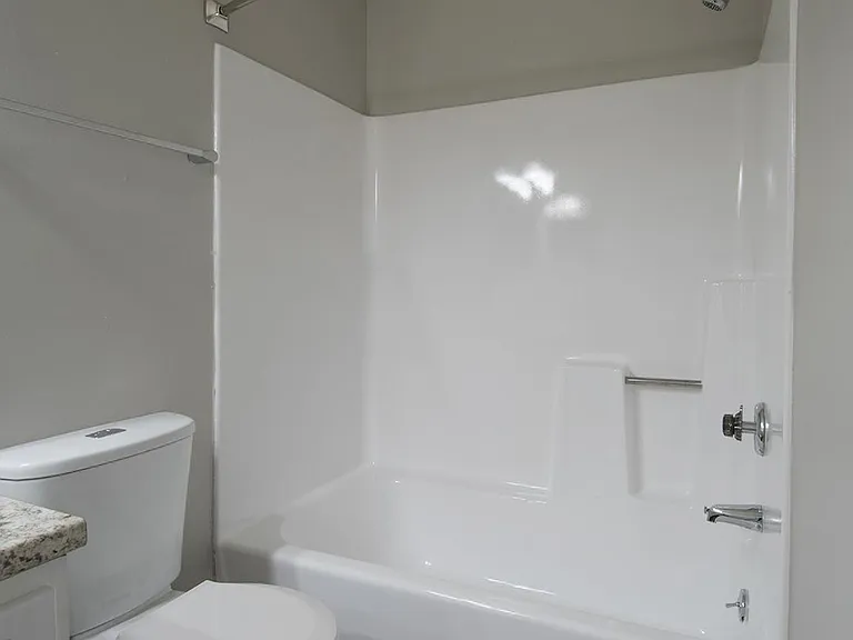 Hillhurst Apartments — Photo 22