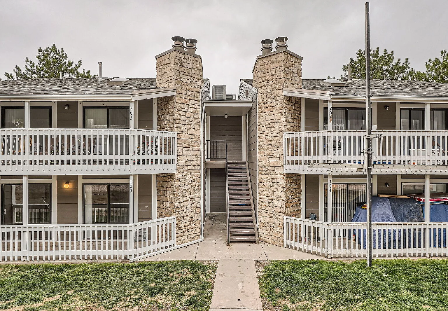 3 bed, 2.0 bath, 1177 sqft, $1,895 — Photo 1