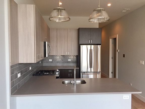 3rd image of 3426 N Southport Ave #2