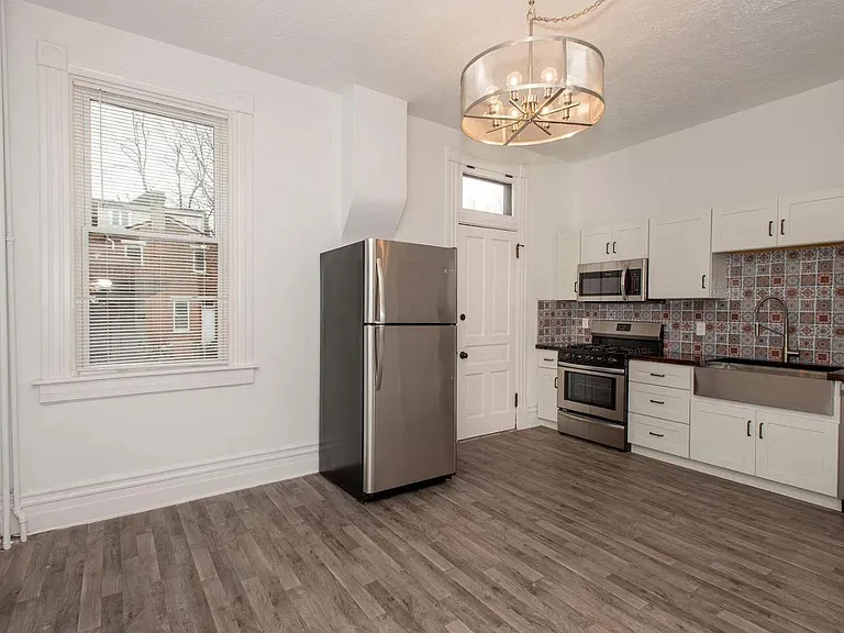 536 Lexington Ave #1 — Photo 8