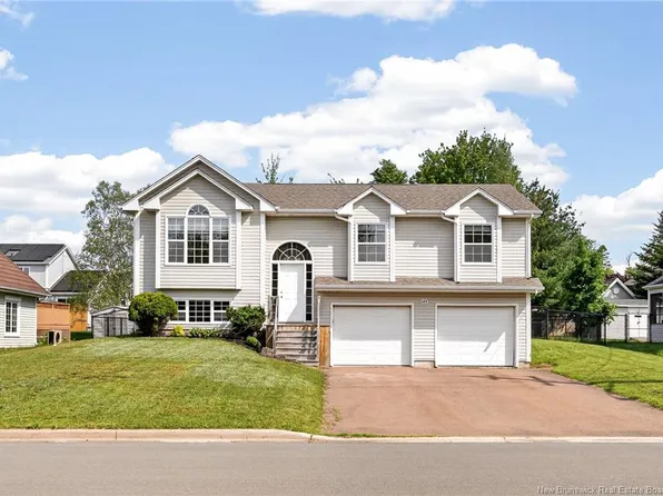 623 Clarence Cormier St, Dieppe, NB E1A 7T3