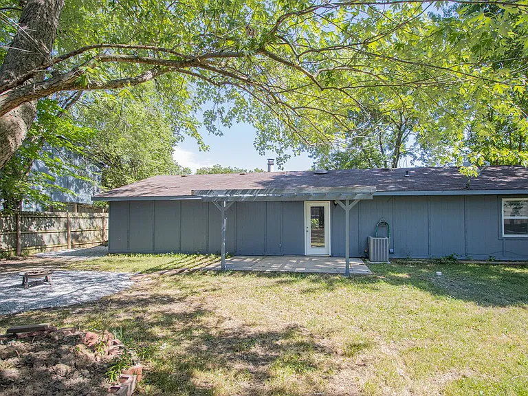 4712 Salem Dr — Photo 6