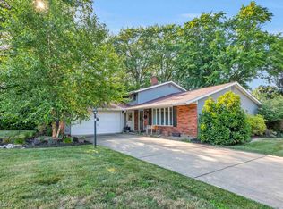 22660 Marlys Dr, Rocky River, OH 44116