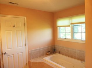 1100 Old Barn Rd, Buffalo Grove, IL 60089