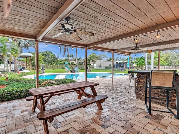 13950 SW 22nd Pl, Davie, FL 33325