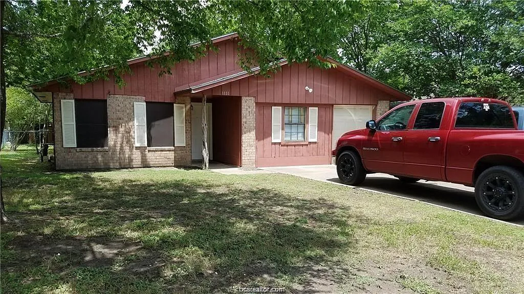 4 bed, 1352 sqft, $1,950 — Photo 1