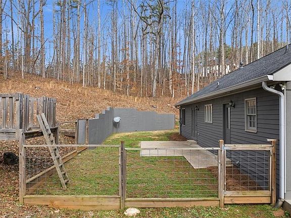 4th image of 412 Oak Hills Dr