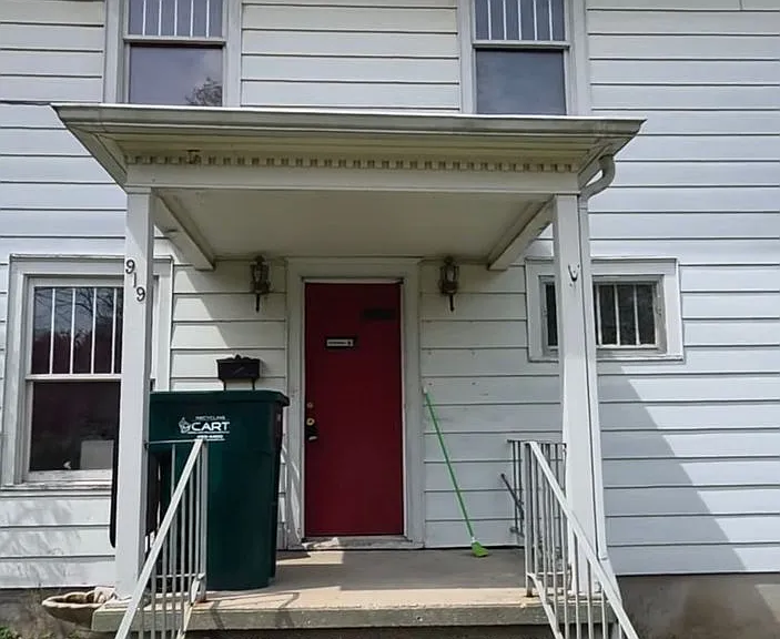 919 Princeton Ave — Photo 3