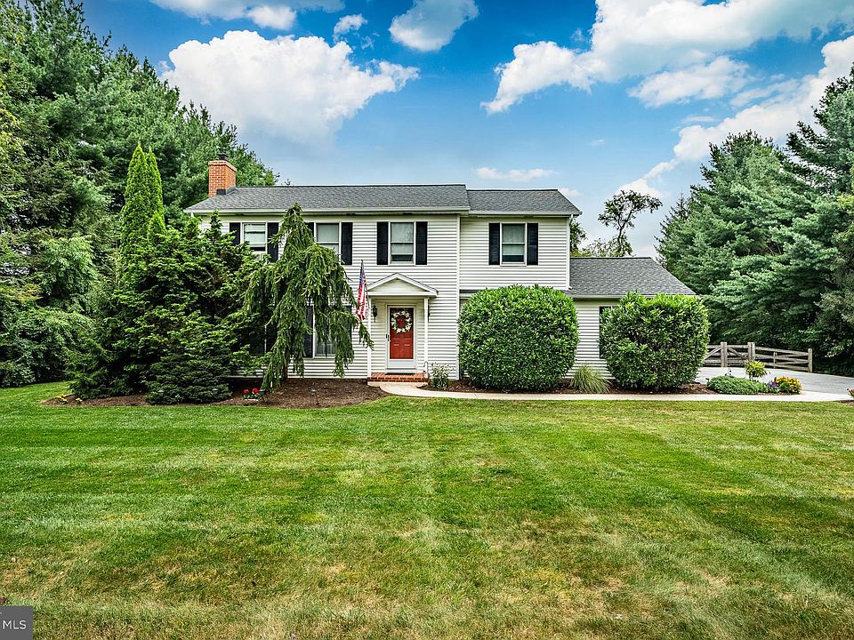 1st image of 11 Cochran Dr