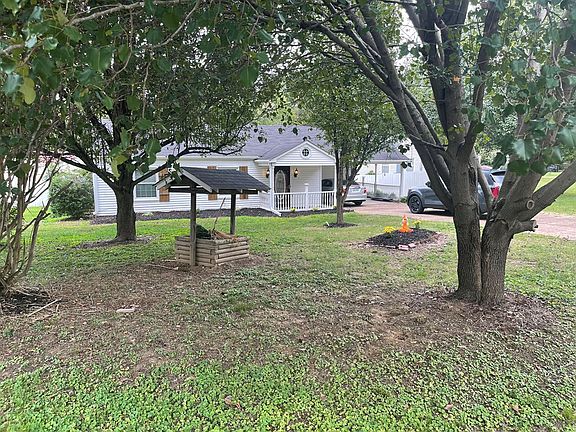 2nd image of 1056 Forest Ave