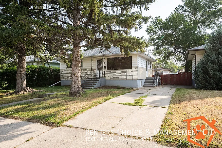 2 Bedroom Pet Friendly House, Driveway Parking — Photo 2