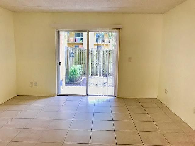 1st image of 2886 Somerset Park Dr