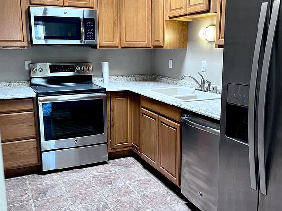5th image of 1052 Baywood Dr APT C