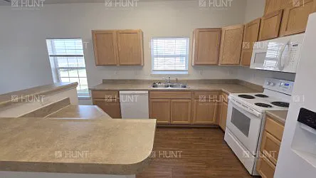 4 bed, 2.5 bath, 2307 sqft, $1,569 — Photo 2
