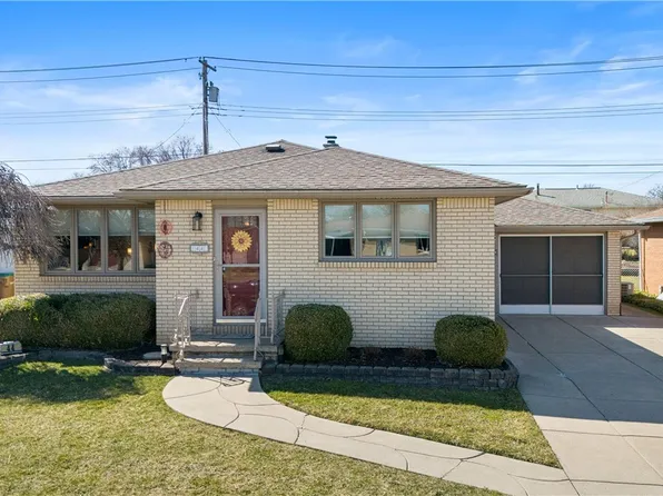 44 Lordan Dr, Cheektowaga, NY 14227