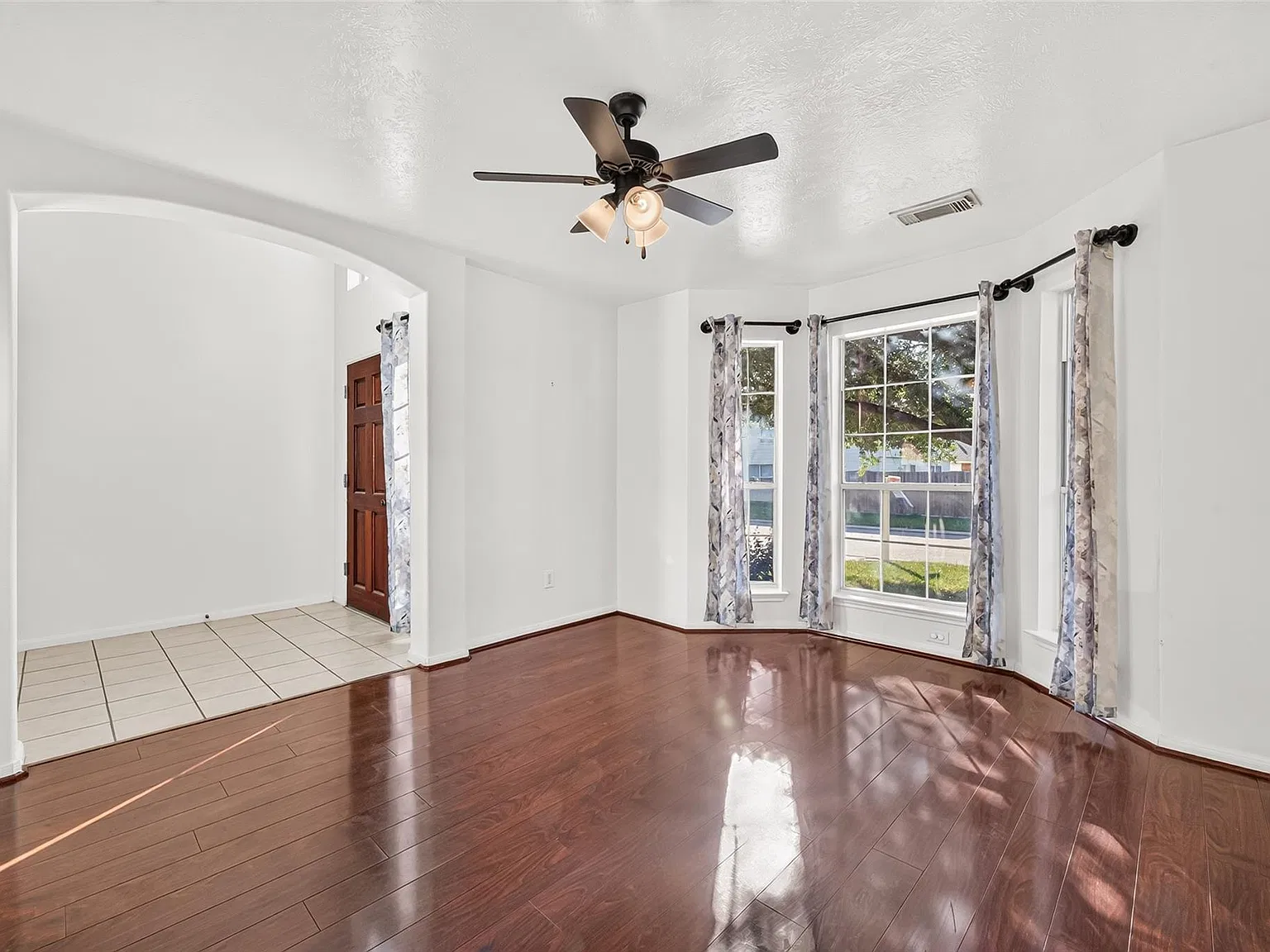 4 bed, 2.5 bath, 2503 sqft, $2,000 — Photo 4