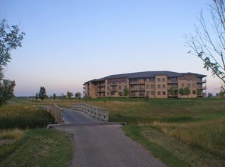 6100 Kings View Dr, Grand Forks, ND 58201