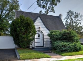2 Anita Pl, Amityville, NY