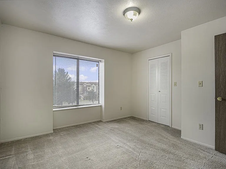 Indian Lakes Apartments — Photo 36