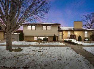 10801 S Tripp Ave, Oak Lawn, IL 60453