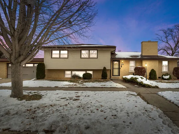 10801 S Tripp Ave, Oak Lawn, IL 60453