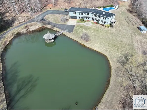 555 Parkwood Rd, Lambsburg, VA 24351