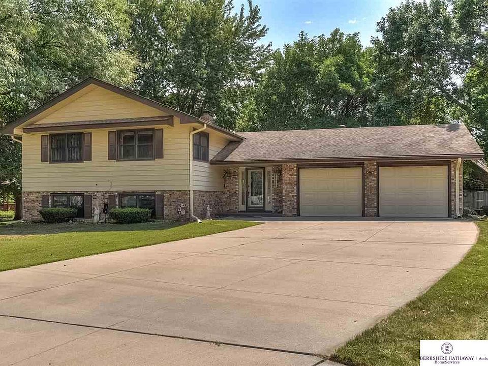1st image of 321 Sherwood Cir