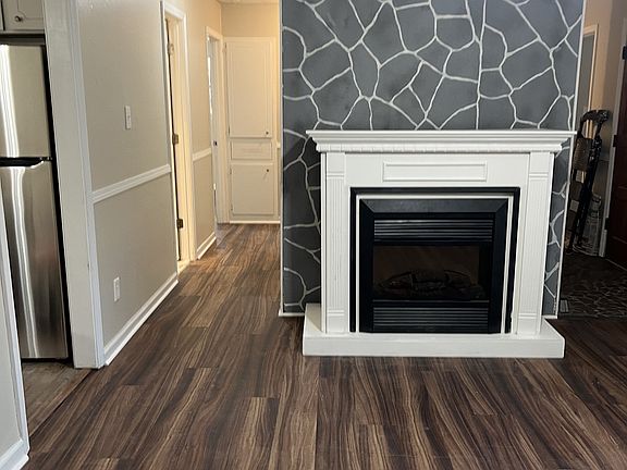 Spacious Living Room with views of kitchen entrance and main hall
