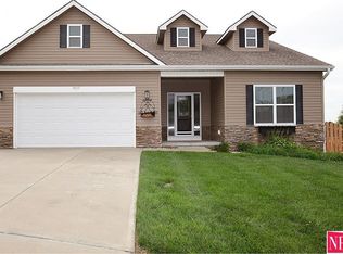 16117 Willow Cir, Bennington, NE 68007