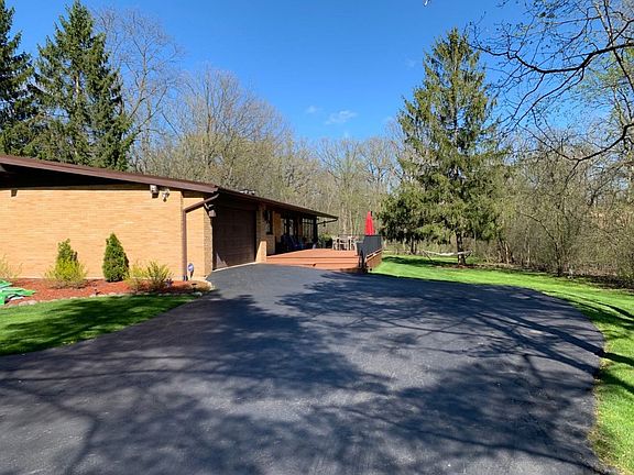 3rd image of 1395 Woodland Ln