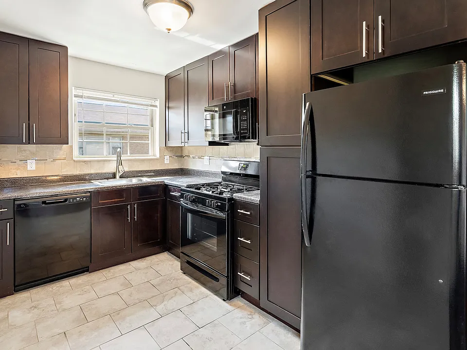 Crossroads Gardens Apartments