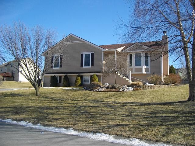 1st image of 615 SE Greenridge Dr