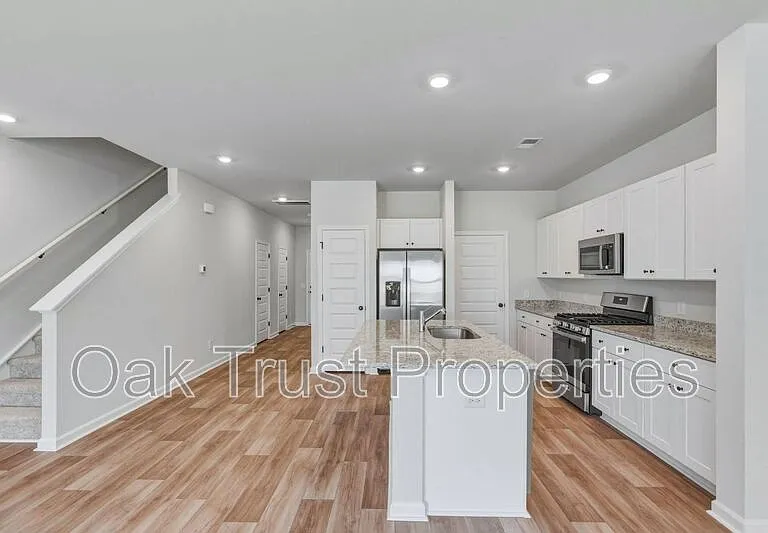 753 Ridgley Dr — Photo 9