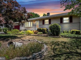 210 Mountain View Dr, York, PA 17404