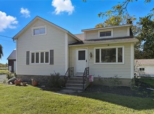 3732 Ewings Rd, Lockport, NY 14094