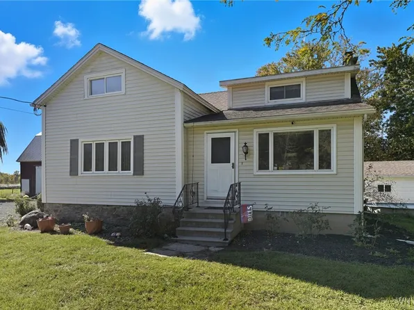 3732 Ewings Rd, Lockport, NY 14094