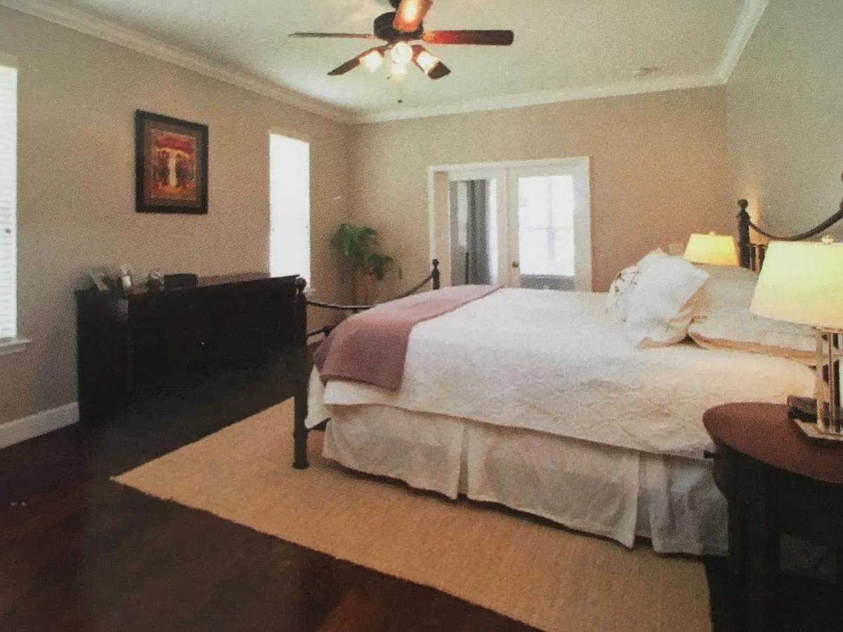 4 bed, 2400 sqft, $3,300 — Photo 3
