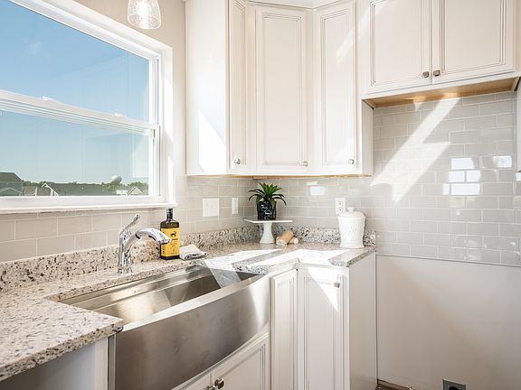 Kitchen with Farmhouse Sink Example