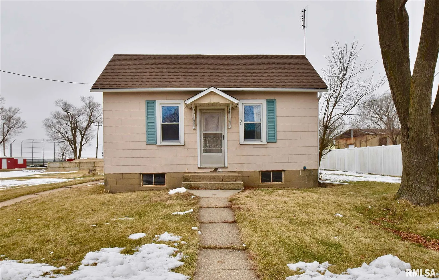 104 Washington St photo 1