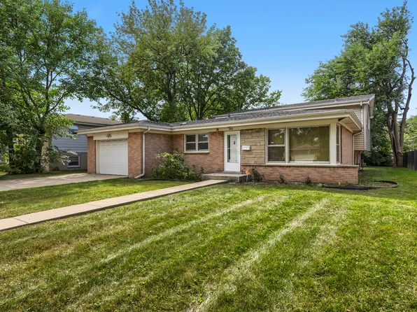 918 S Owen St, Mount Prospect, IL 60056