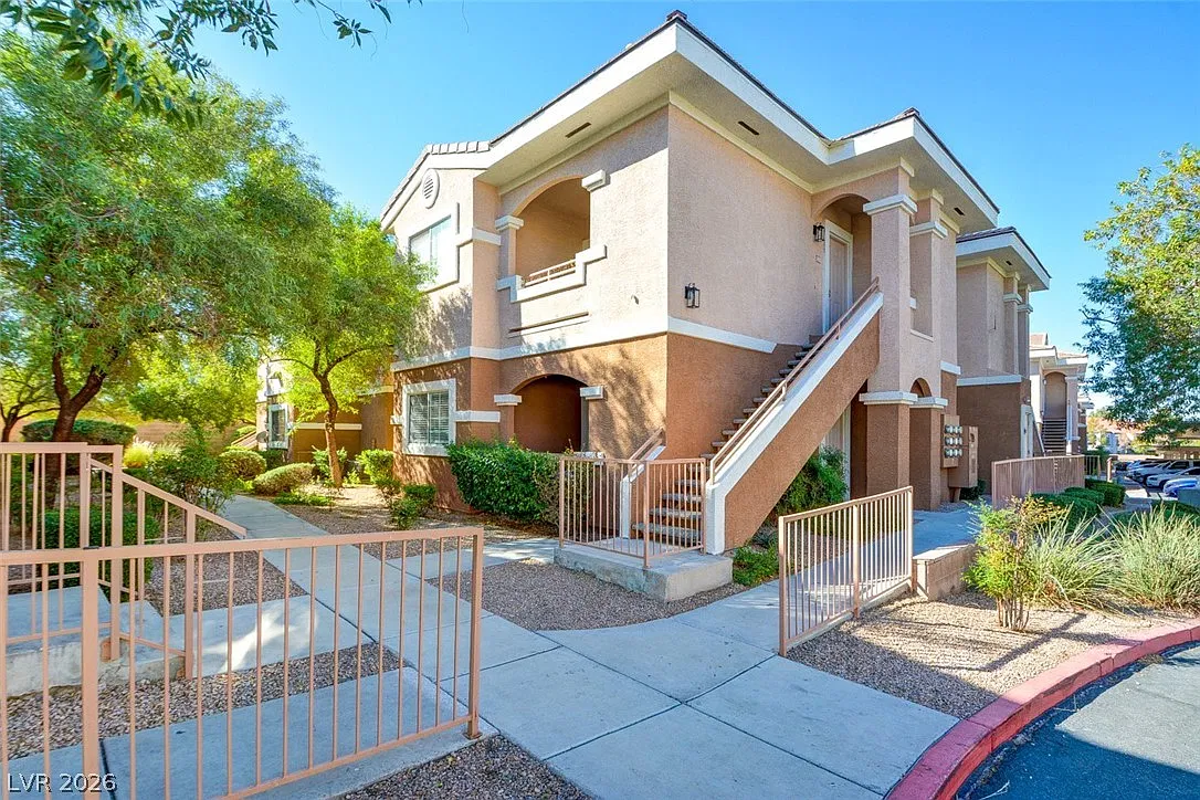 2 bed, 2.0 bath, 1033 sqft, $1,500 — Photo 1