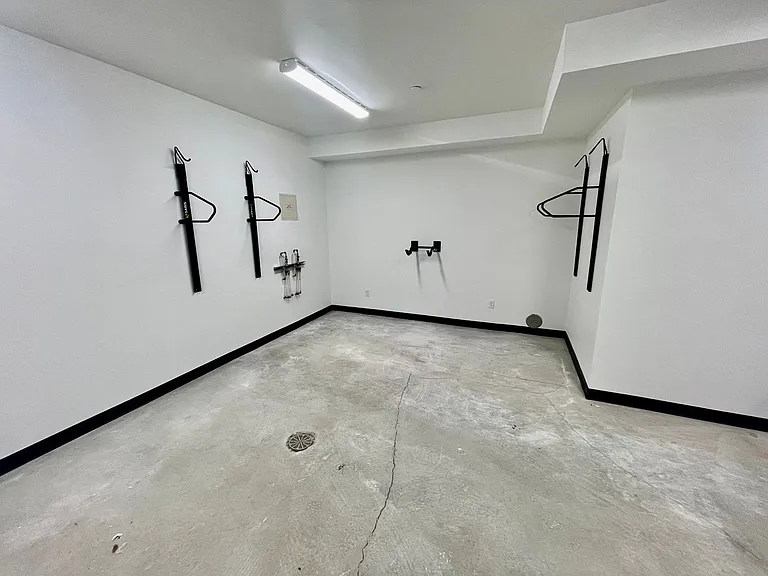 Greenwich Ave Apartments — Photo 42