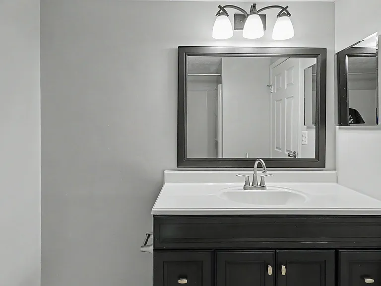 Upstairs Hall Full Bath