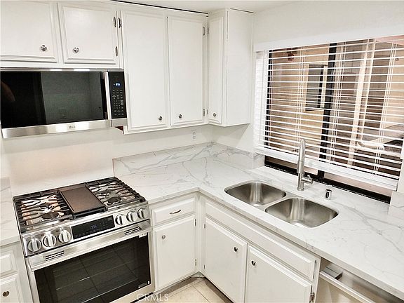 5th image of 2510 E Willow St Unit 102