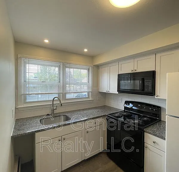 307 Washington St #3 — Photo 4
