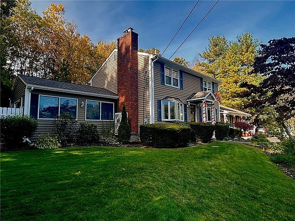 3rd image of 18 Elizabeth Ann Dr