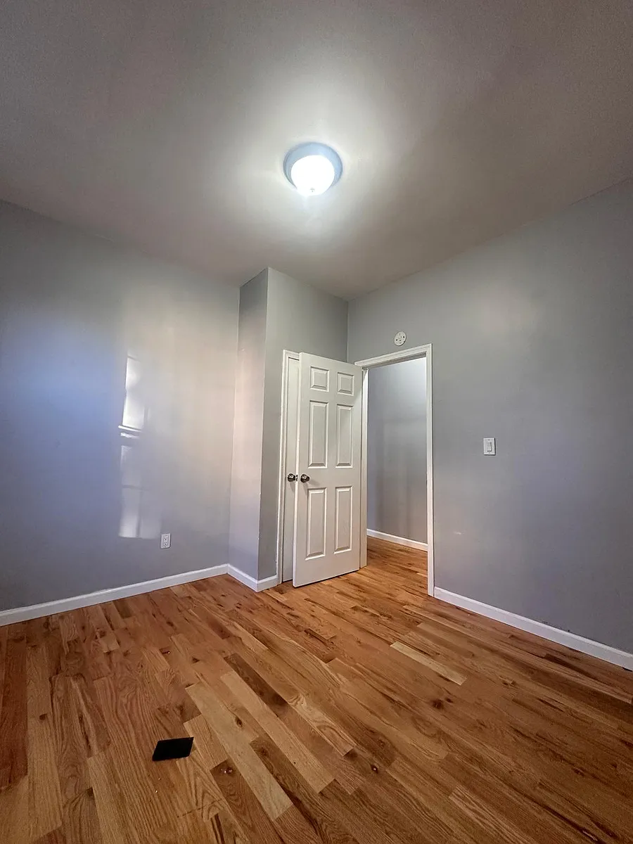 Building Photo - 544 Grove St #5