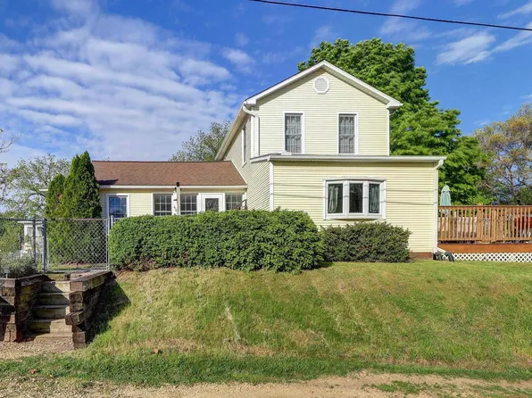 402 S Main St, Albany, IL 61230