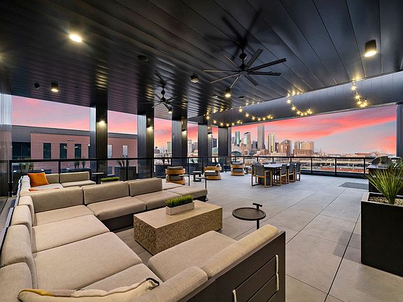 3rd image of 2404 Navigation Blvd #320