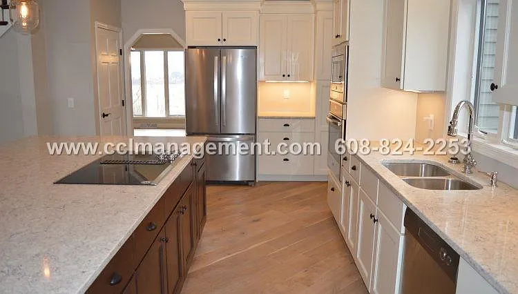 4 bed, 3.5 bath, 4790 sqft, $4,250 — Photo 2